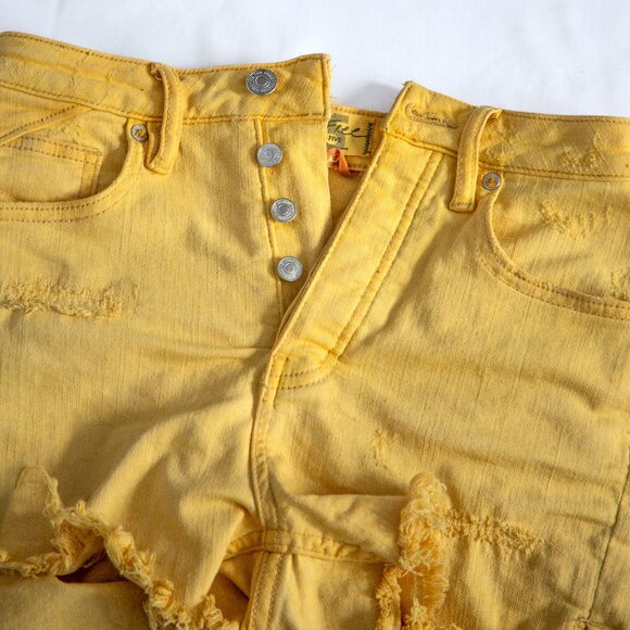 We The Free • US 25 • Mid-Rise Shorts • Soft Yellow - Picture 12 of 13